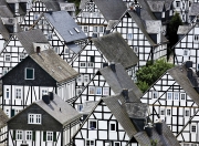 金年会全站-江南雨与北境雪，武切维奇的封神夜与周琦的倒戈风暴