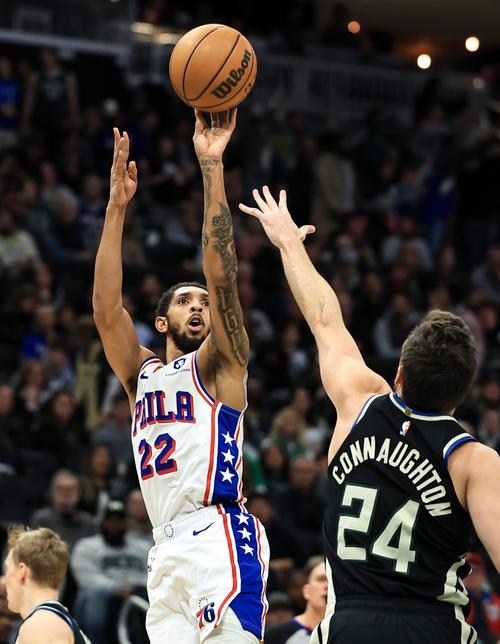 雄鹿大胜76人，安特托孔波继续领军的简单介绍