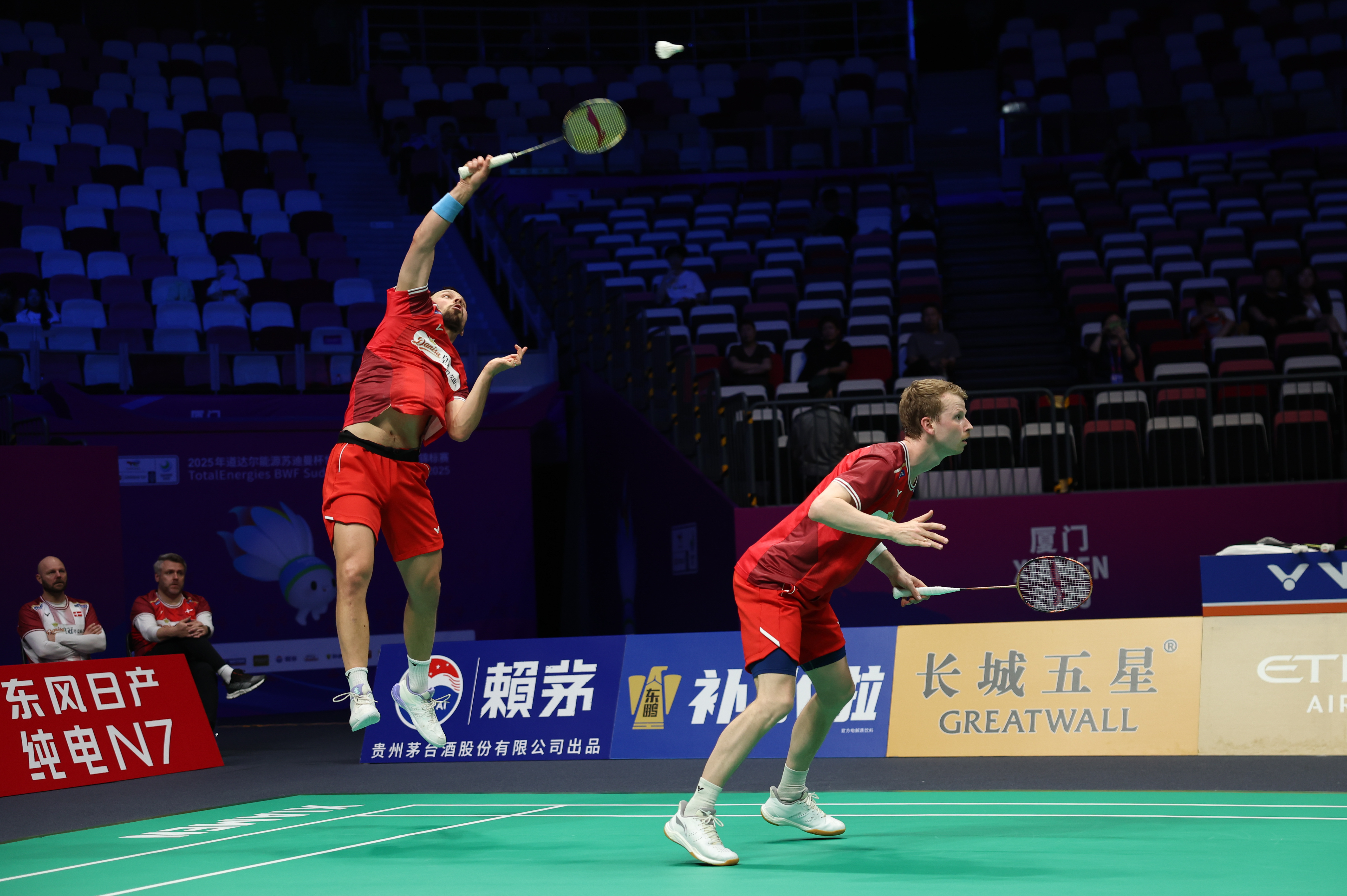 包含丹麦羽毛球队轻取印度羽毛球队，林丹制霸全场的词条