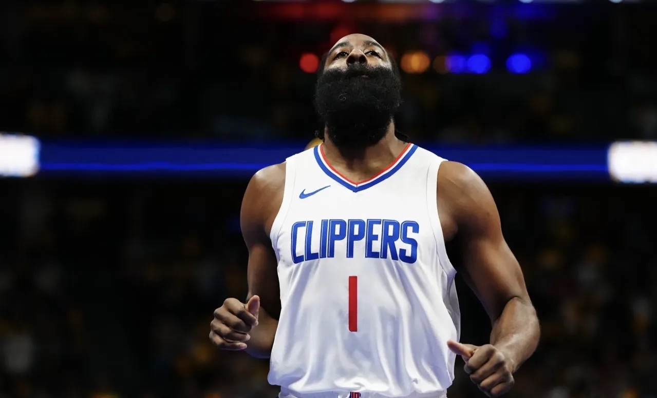 包含鹈鹕主场击败魔术，士气高涨的词条