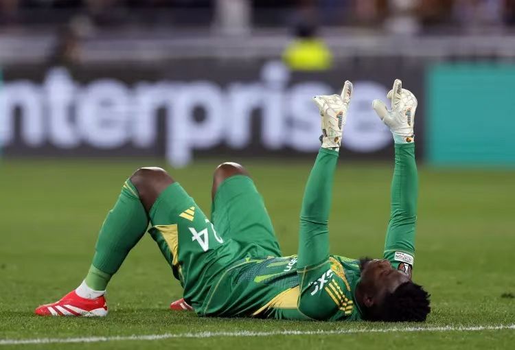 里昂绝地反击阿森纳，莱万绝境逆转的简单介绍