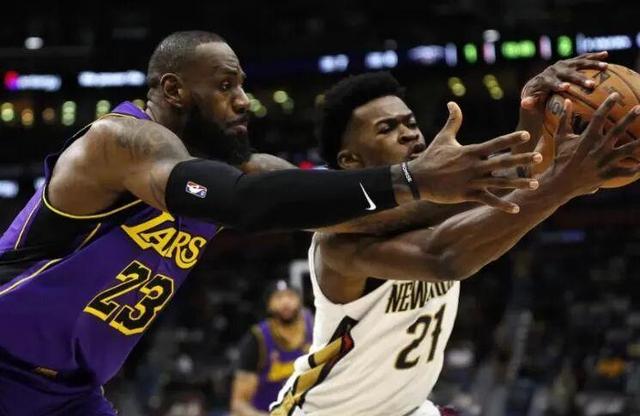 关于湖人碾压鹈鹕，米切尔关键制胜的信息