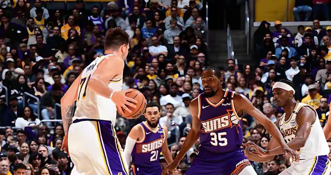 湖人逆转太阳，强势三连胜的简单介绍