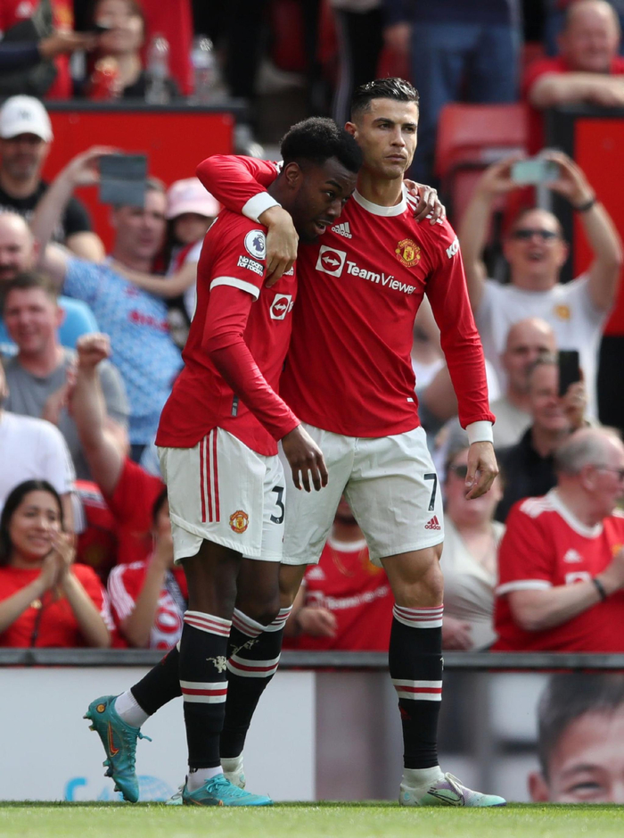 包含C9轻取BLG，Knight2完成帽子戏法的词条