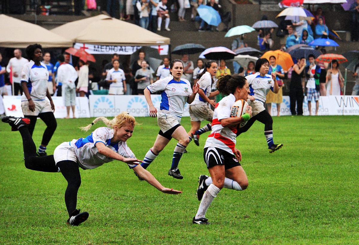 橄榄球战术调整奏效，成功扭转局势的简单介绍