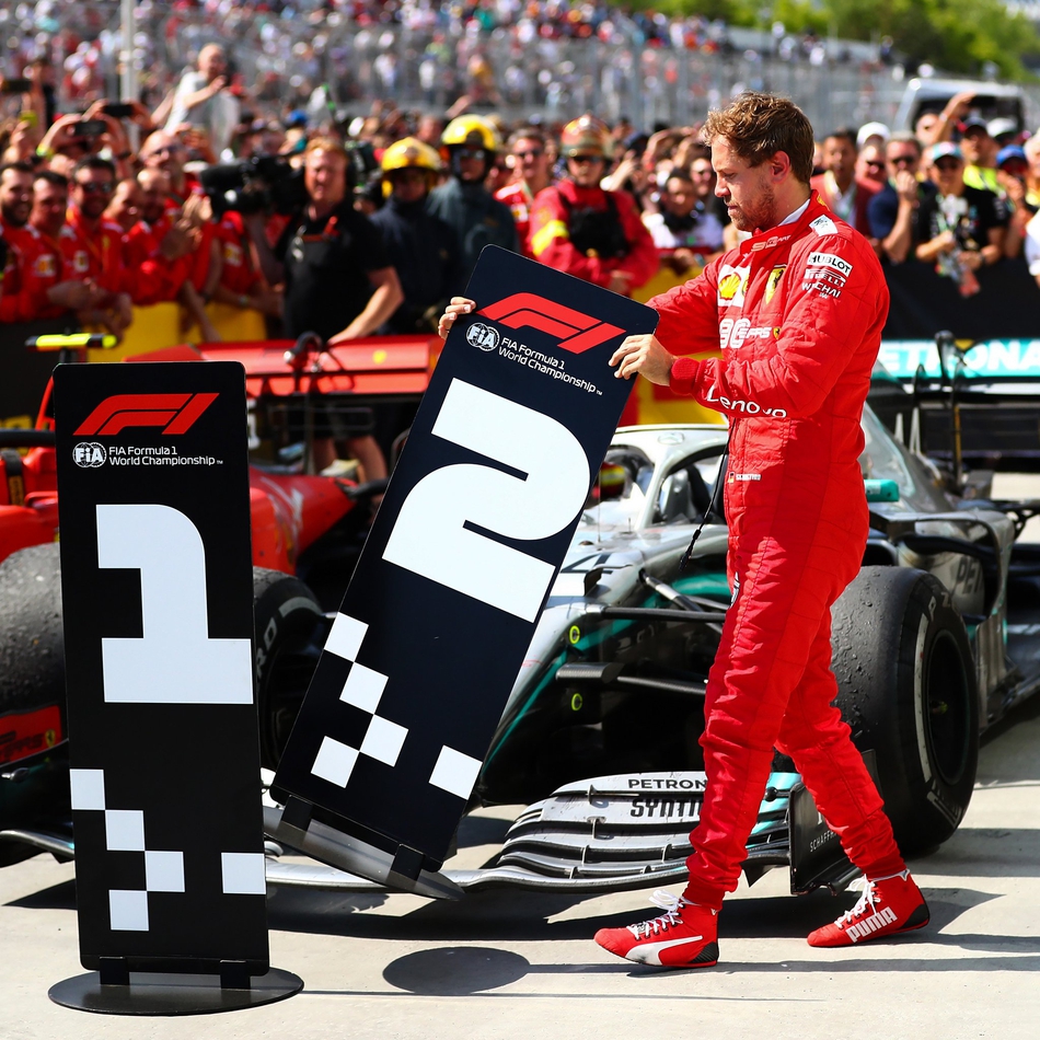 雷诺车队完胜哈斯车队,汉密尔顿刷新纪录 雷诺车队完胜哈斯车队,汉密尔顿刷新纪录