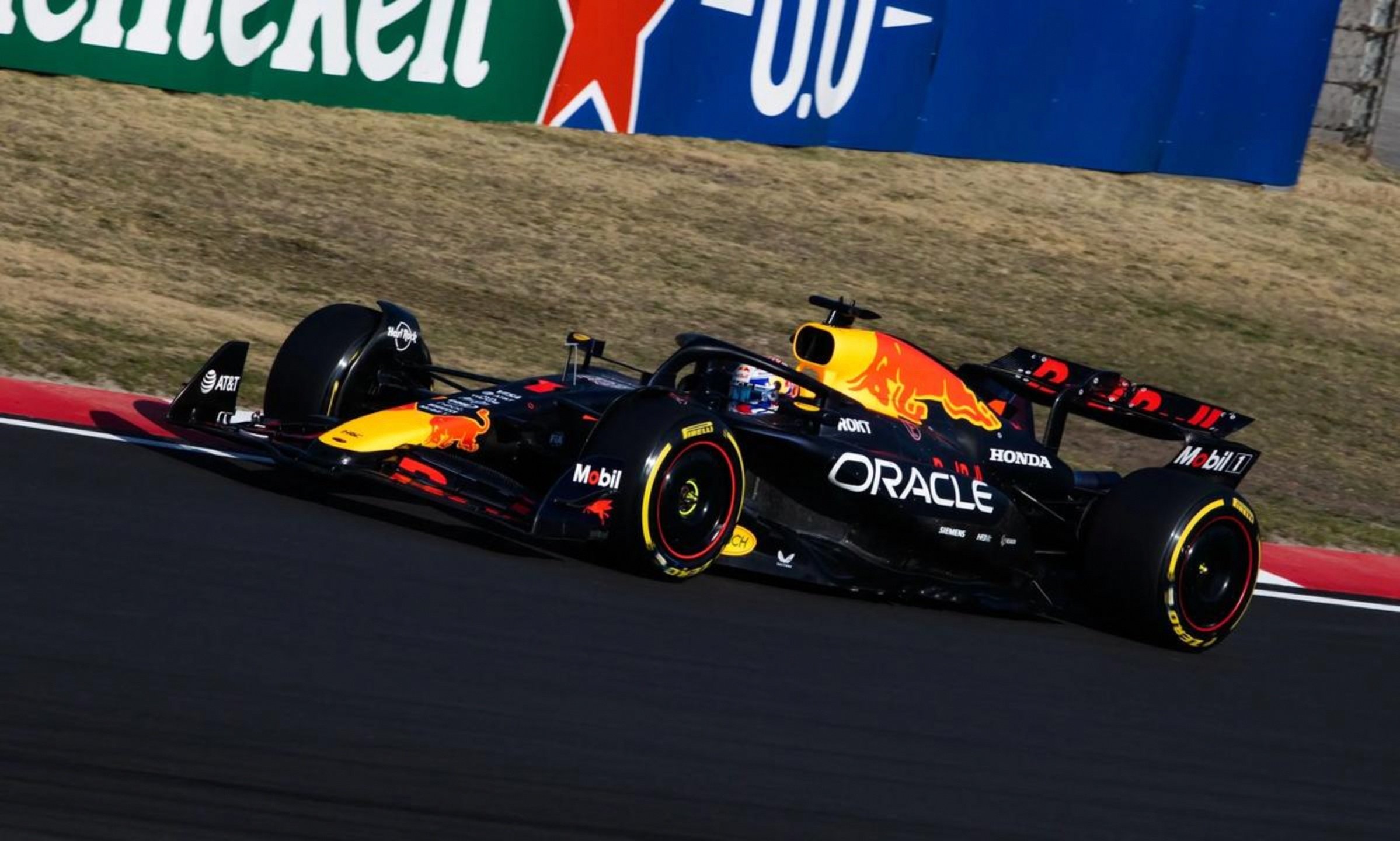 雷诺车队轻取红牛车队，皮亚斯特里扛起全队