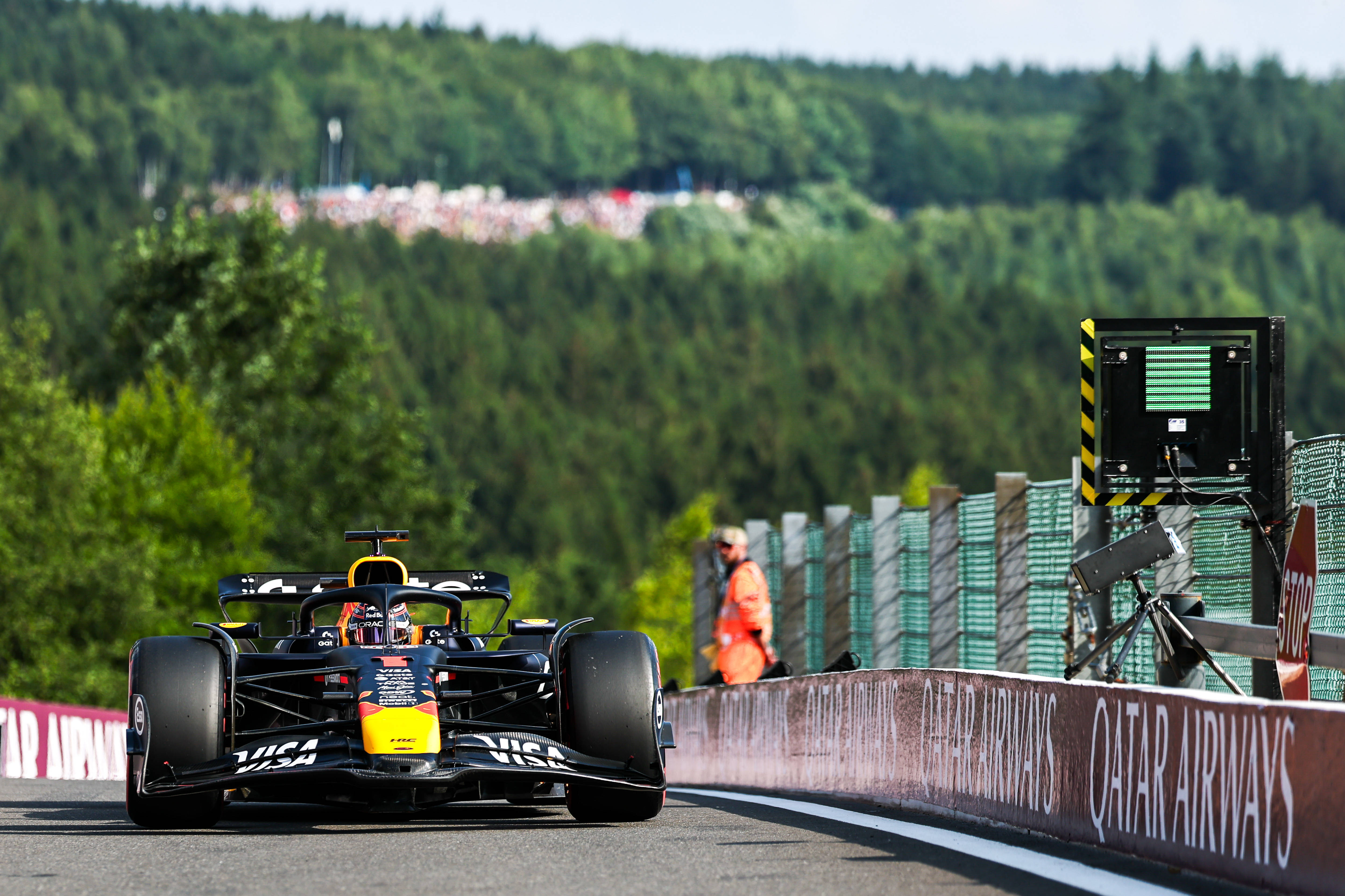 雷诺车队轻取红牛车队，皮亚斯特里扛起全队