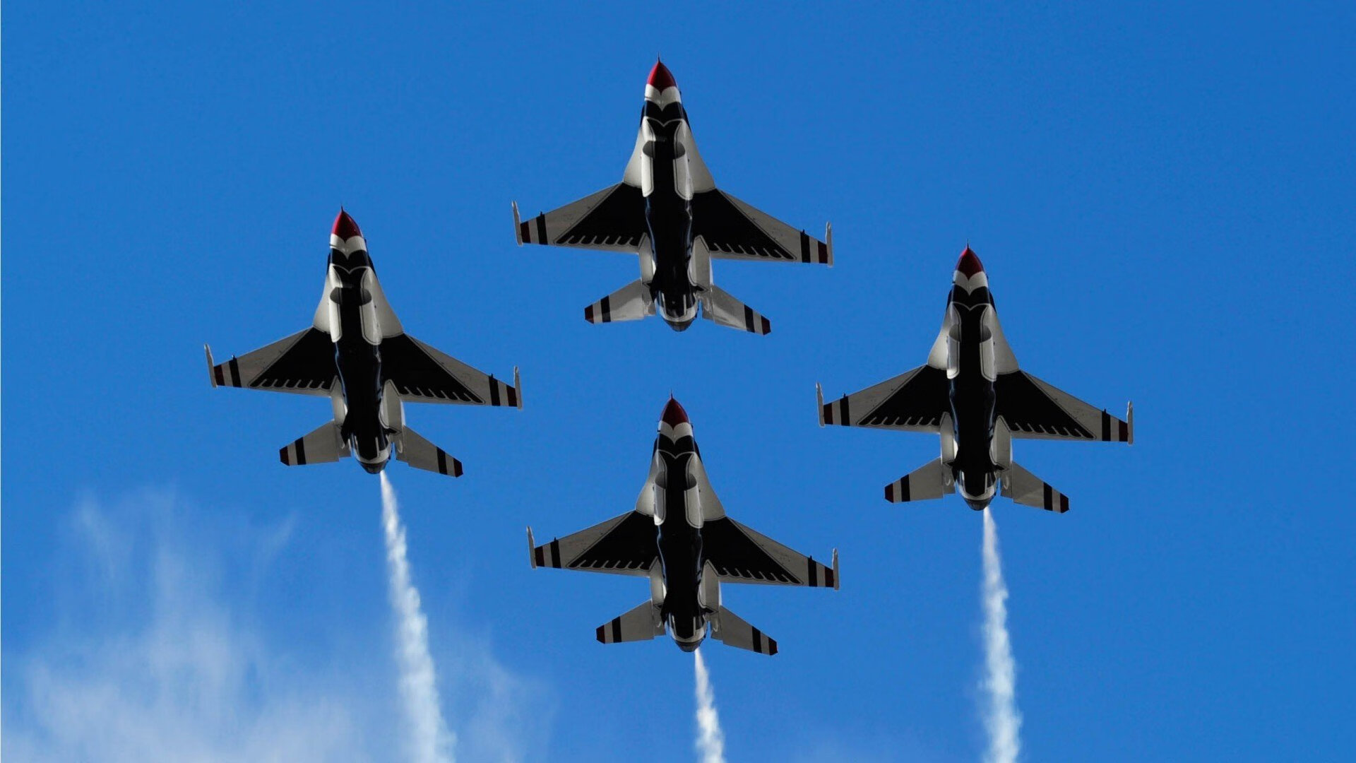 无声的指挥家，皮克如何以沉默的节奏，引领玻利维亚扫荡比利亚雷亚尔