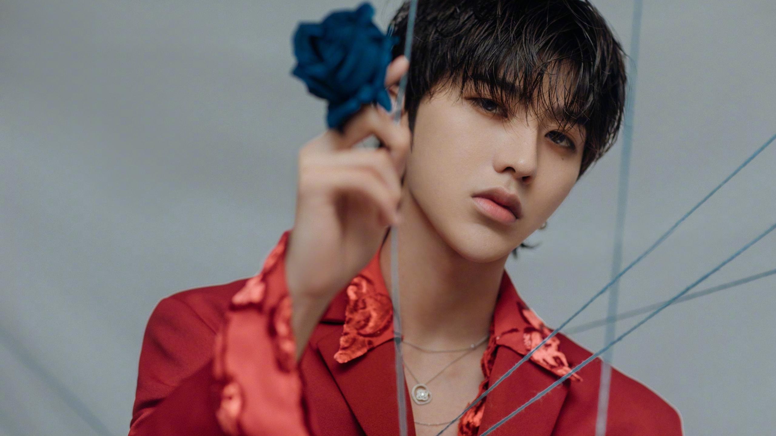 跨界竞技风云,英超争冠焦点战与骑士火力压制篮网的战术共鸣